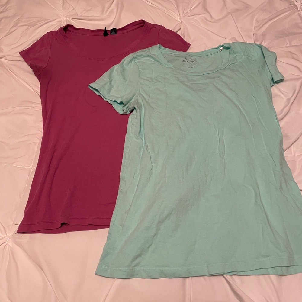 (2) Solid color T-shirt’s